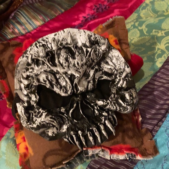 Scary priest skull Halloween costume - Picture 7 of 8